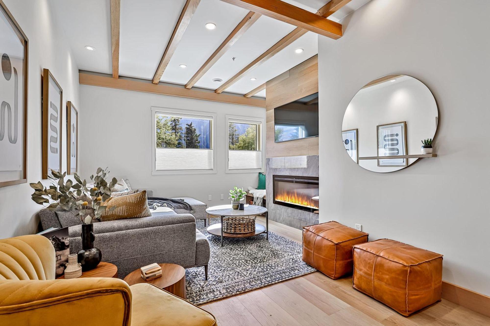 Ravens Crest Lodge - Stunning Views Perfectly Located On Main Street Canmore Exterior photo